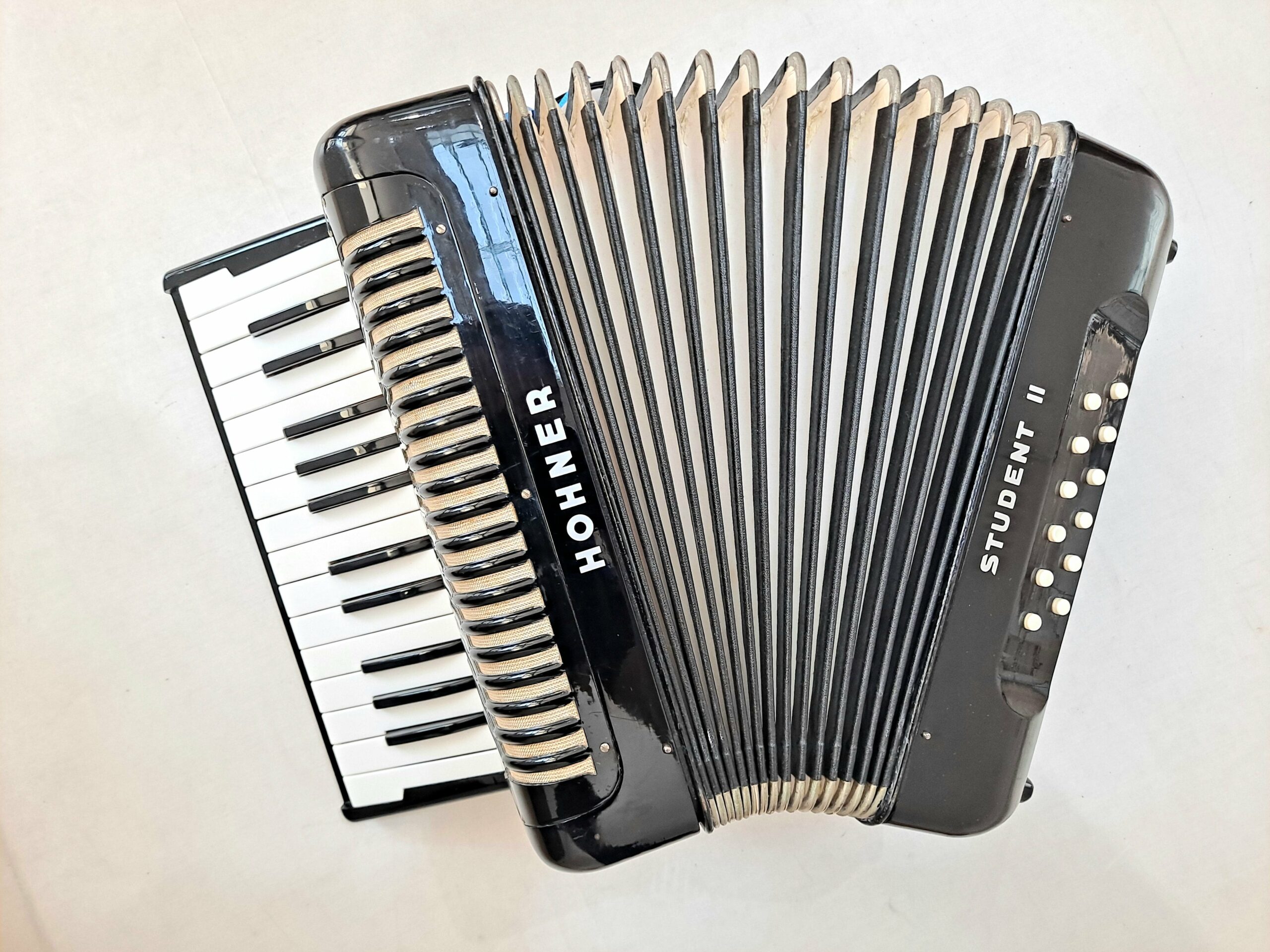 Hohner Student II 12 Bass Accordion
