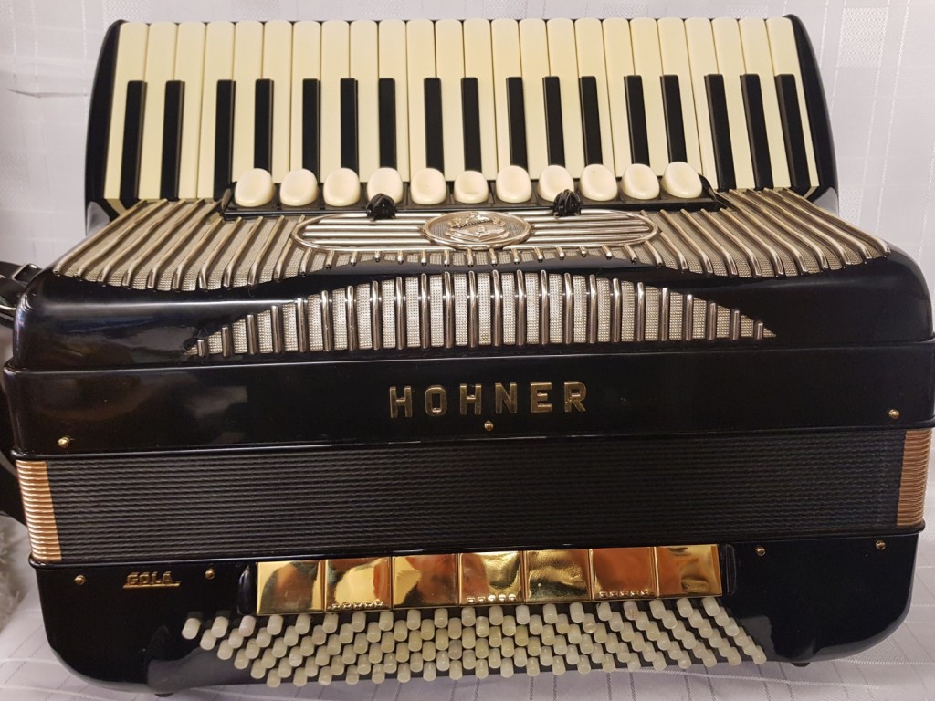 Hohner Gola 120 Bass Accordion