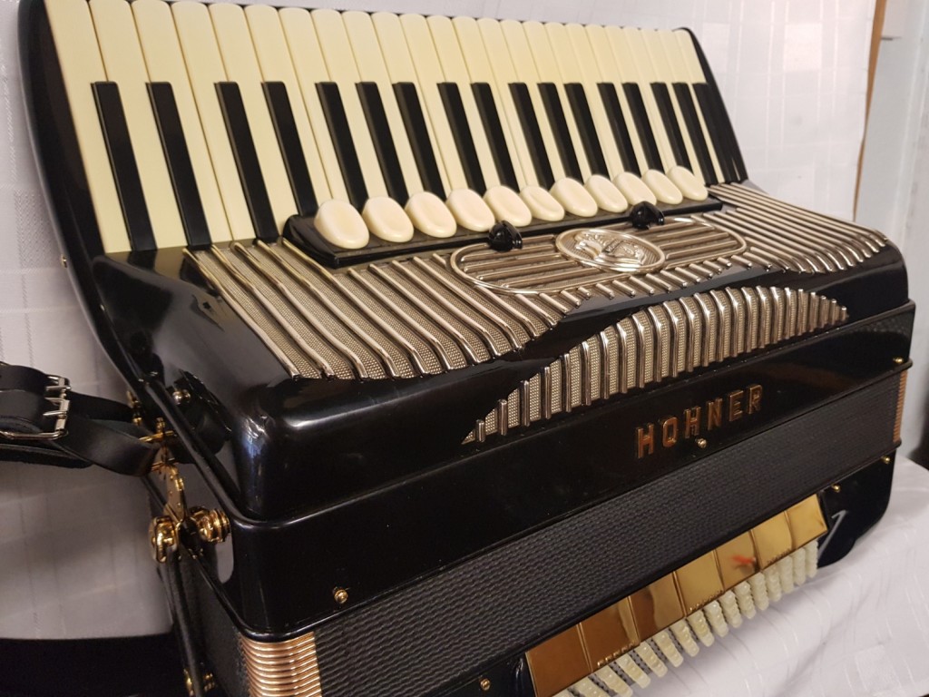 Hohner Gola 120 Bass Accordion