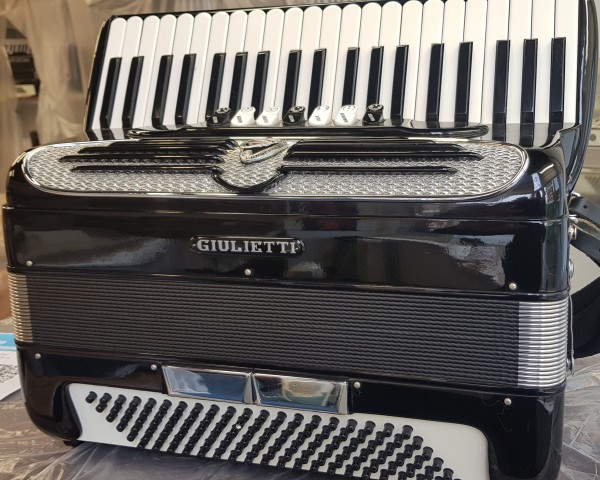 Giulietti 120 bass accordion - The Accordion Shop
